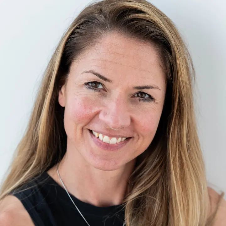 Daniella W., movement coach