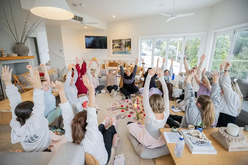 Arms up in the circle, in the lounge room